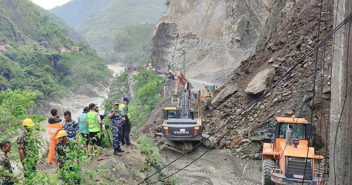 पहिरोले पाँचवटा सडकखण्ड अवरुद्ध, १३ वटा एकतर्फी सञ्चालन